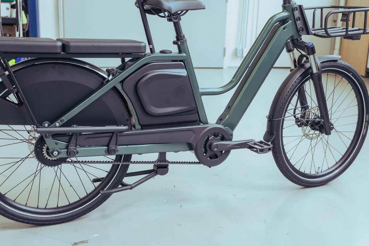 KI-Illustration: Longtail Duo — Antrieb und Hinterrad