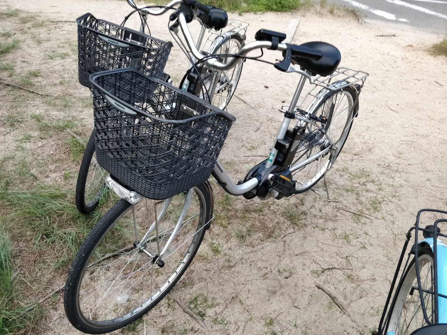 Gehuurde e-bike op het strand